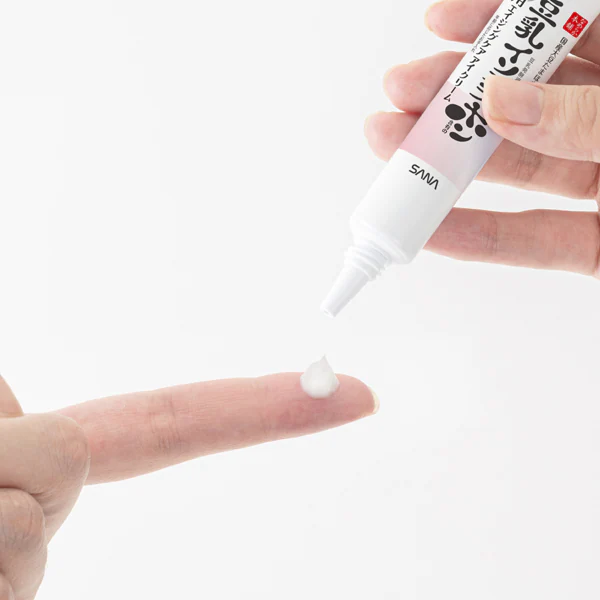 Nameraka Honpo Medicated Wrinkle Eye Cream White